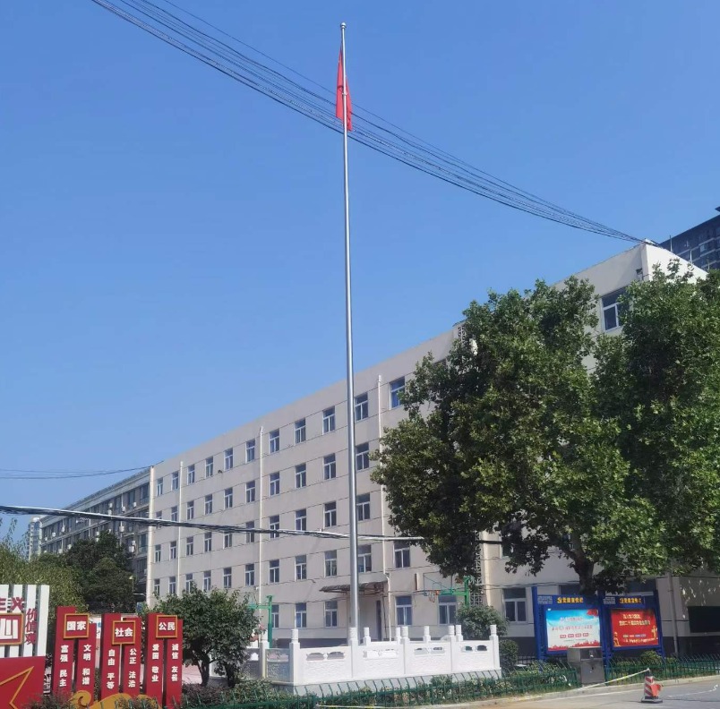 河南锥形电动旗杆安装现场